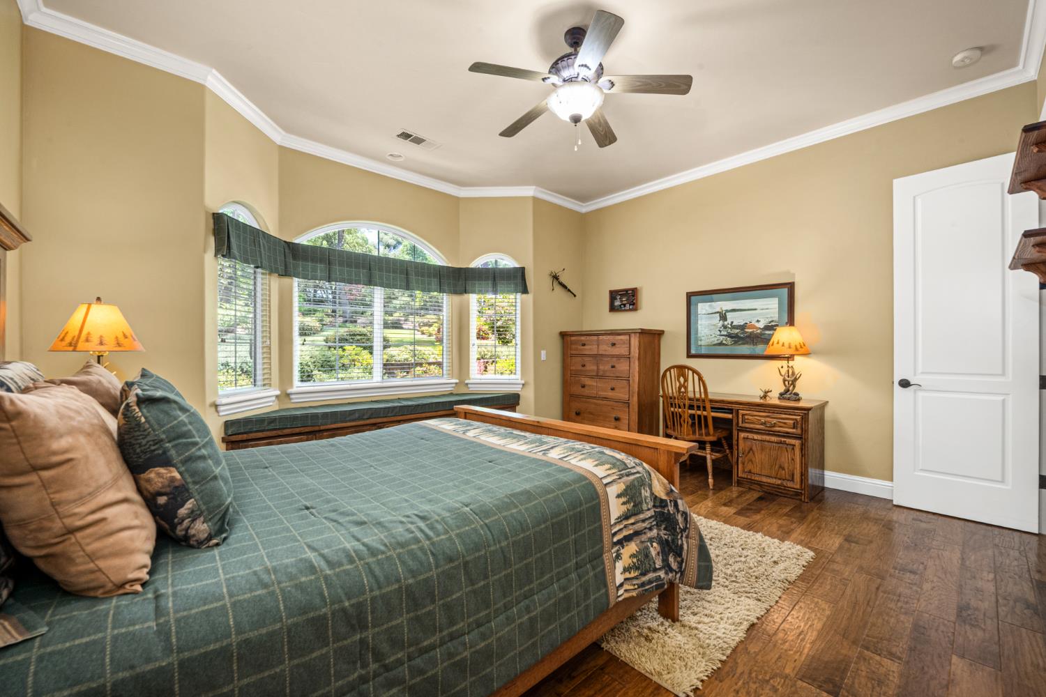 2611 Golden Fawn Trail