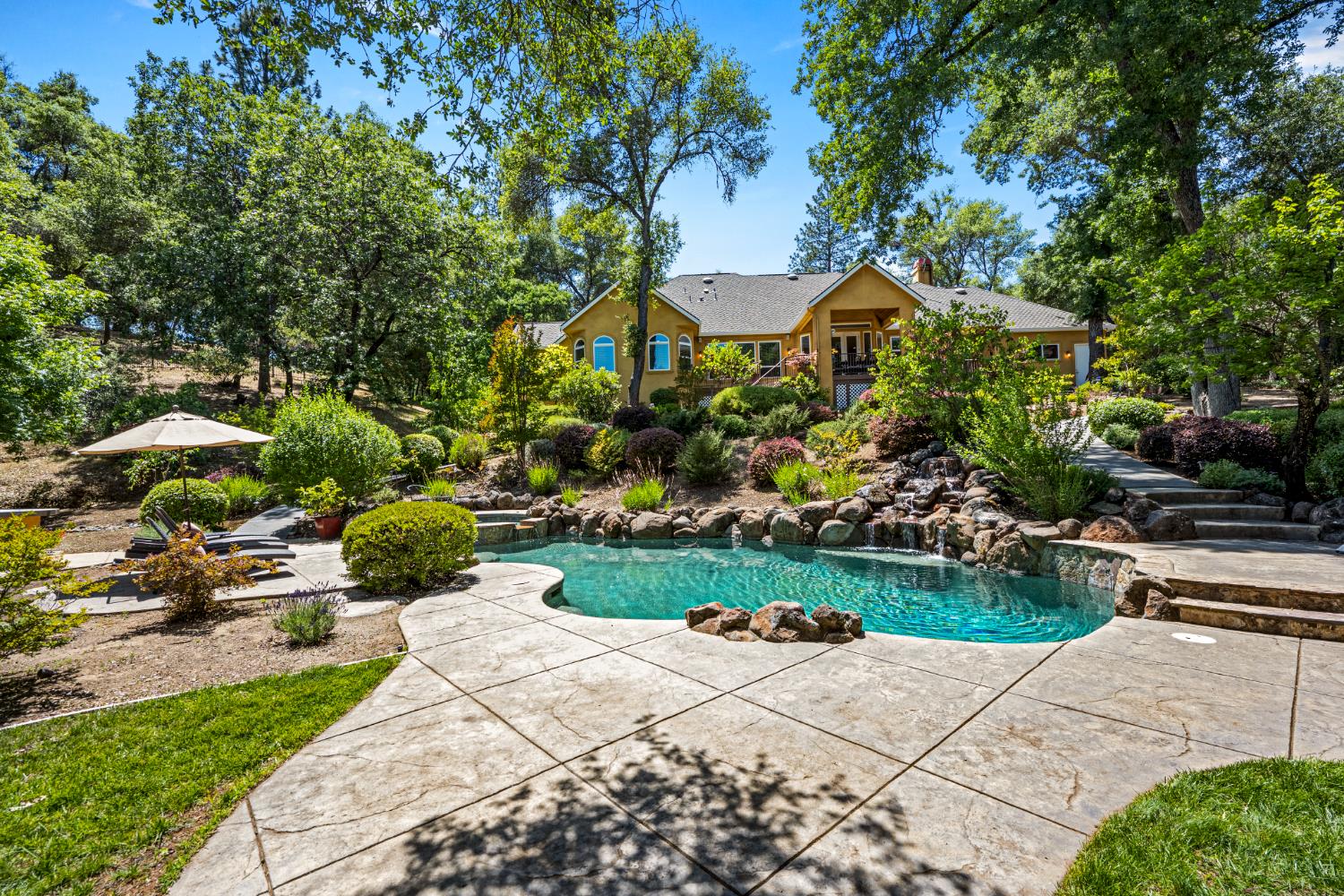2611 Golden Fawn Trail