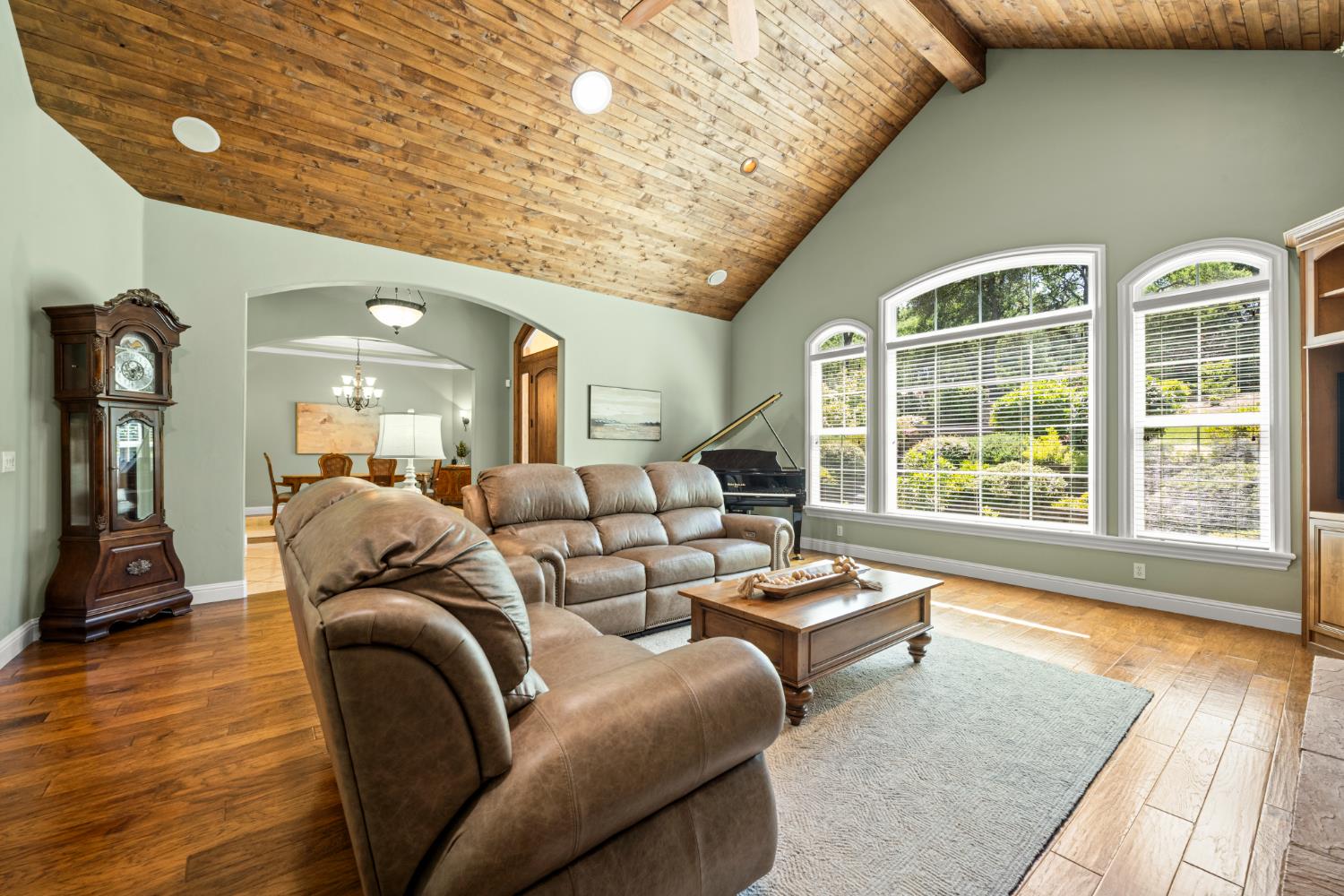 2611 Golden Fawn Trail