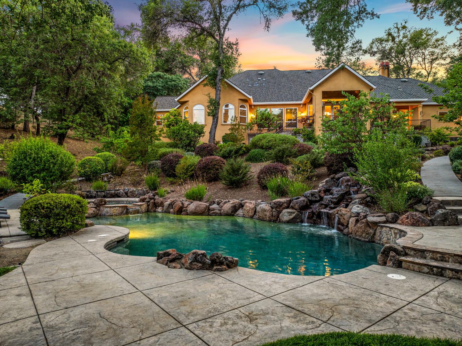 2611 Golden Fawn Trail