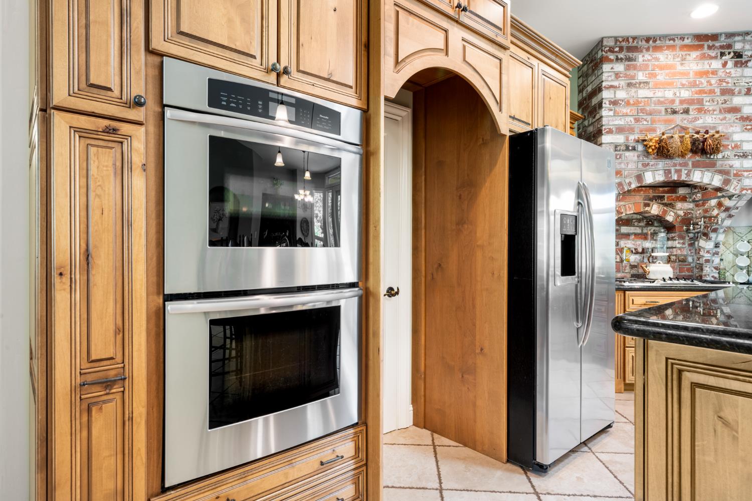 2611 Golden Fawn Trail