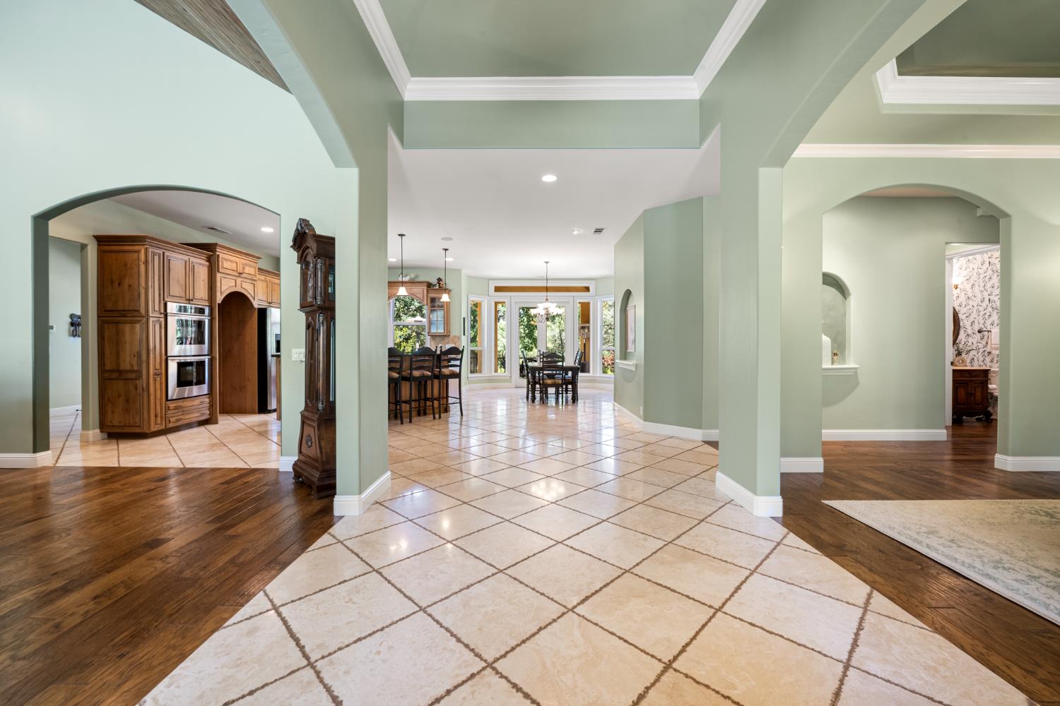 2611 Golden Fawn Trail