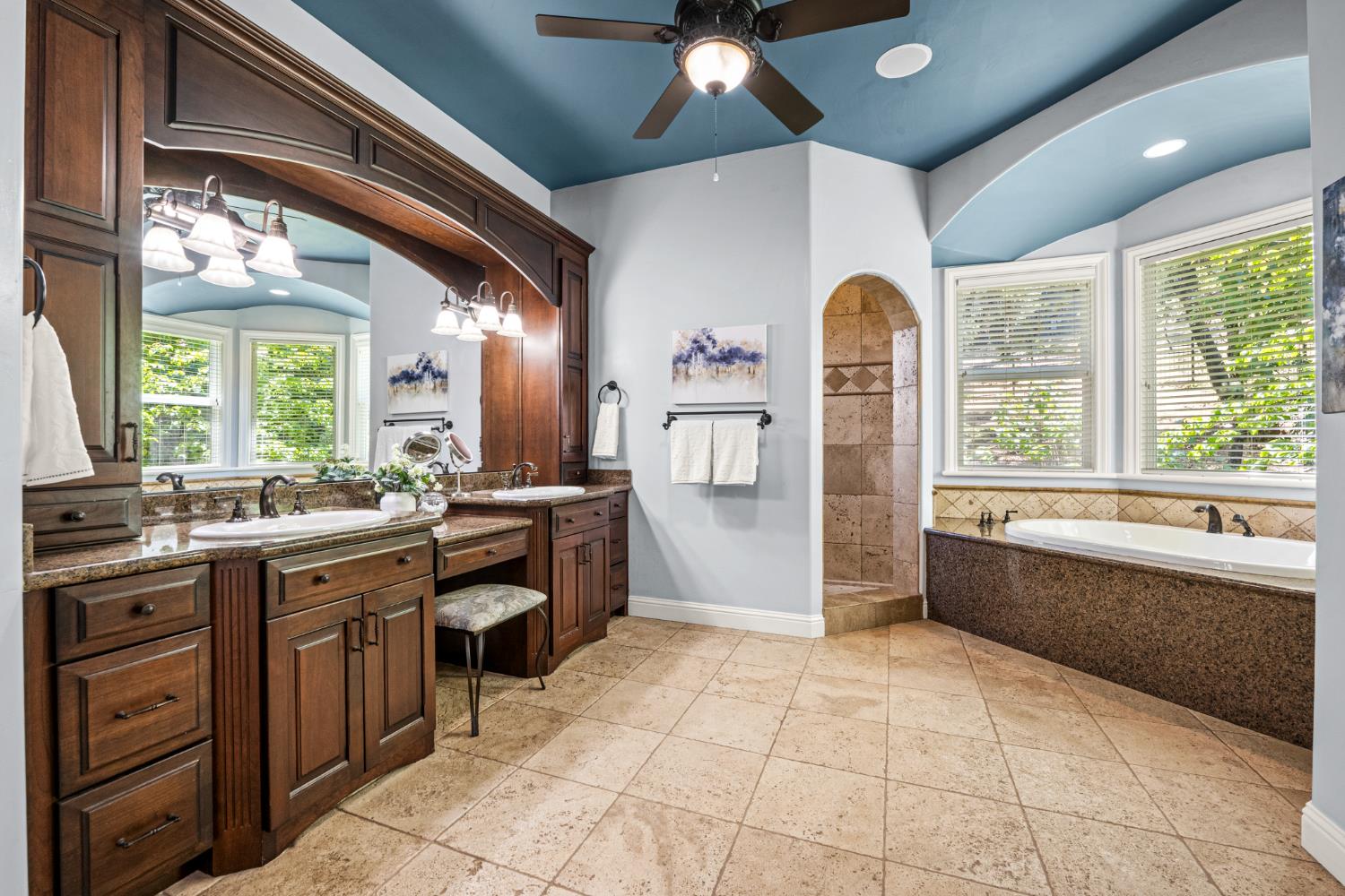 2611 Golden Fawn Trail