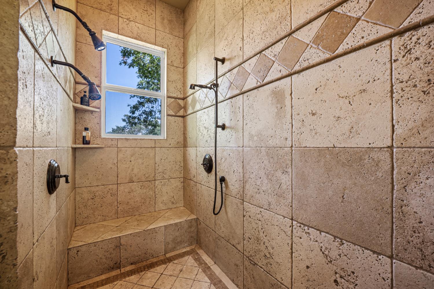 2611 Golden Fawn Trail