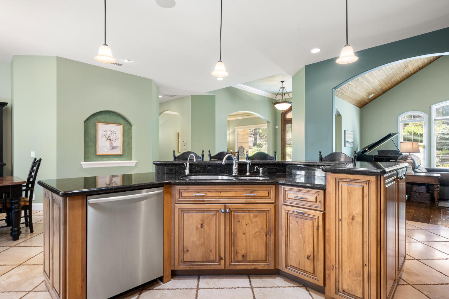 2611 Golden Fawn Trail