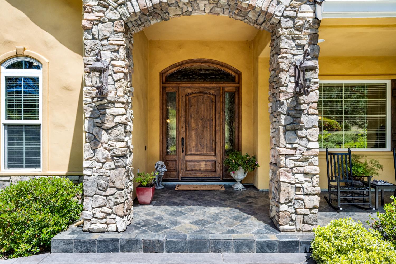 2611 Golden Fawn Trail