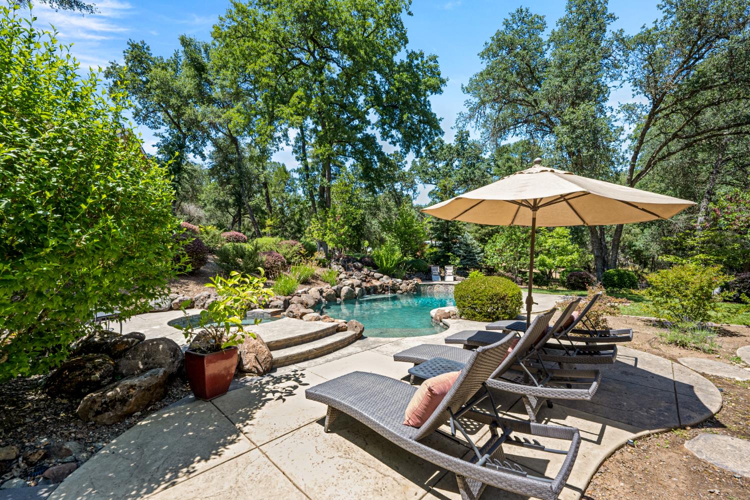 2611 Golden Fawn Trail