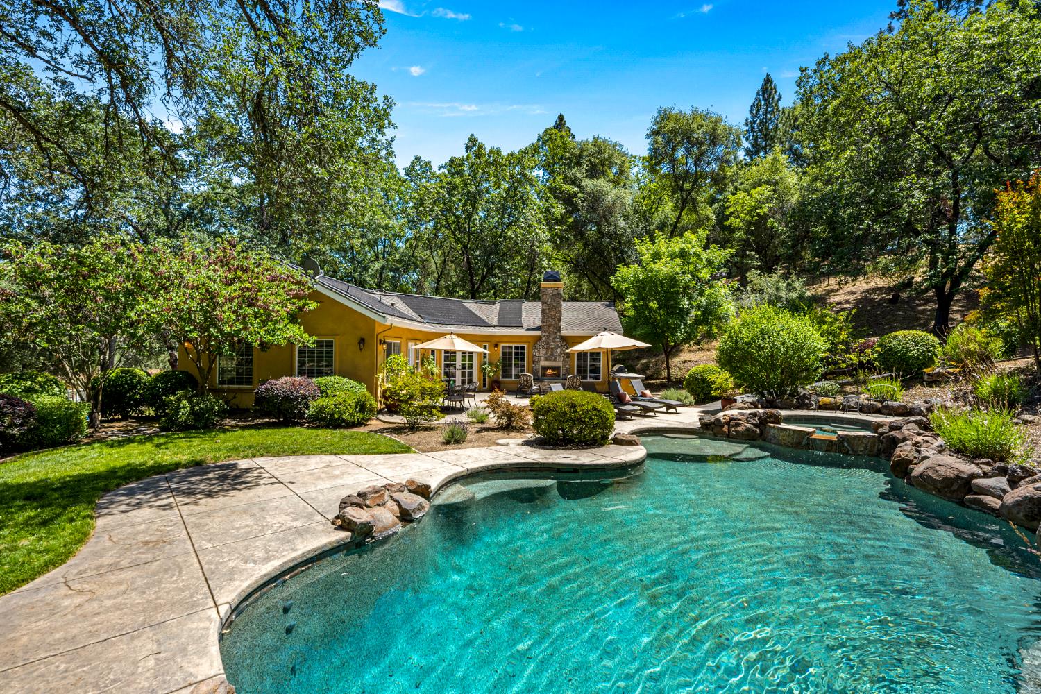 2611 Golden Fawn Trail