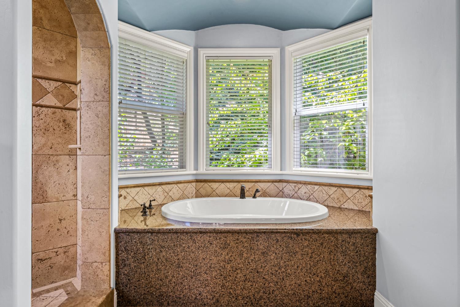 2611 Golden Fawn Trail