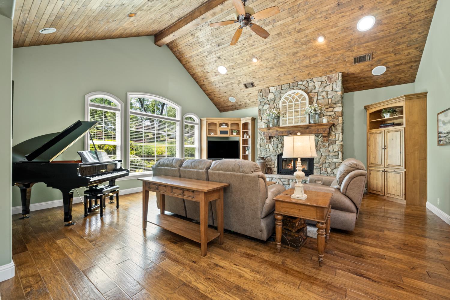 2611 Golden Fawn Trail