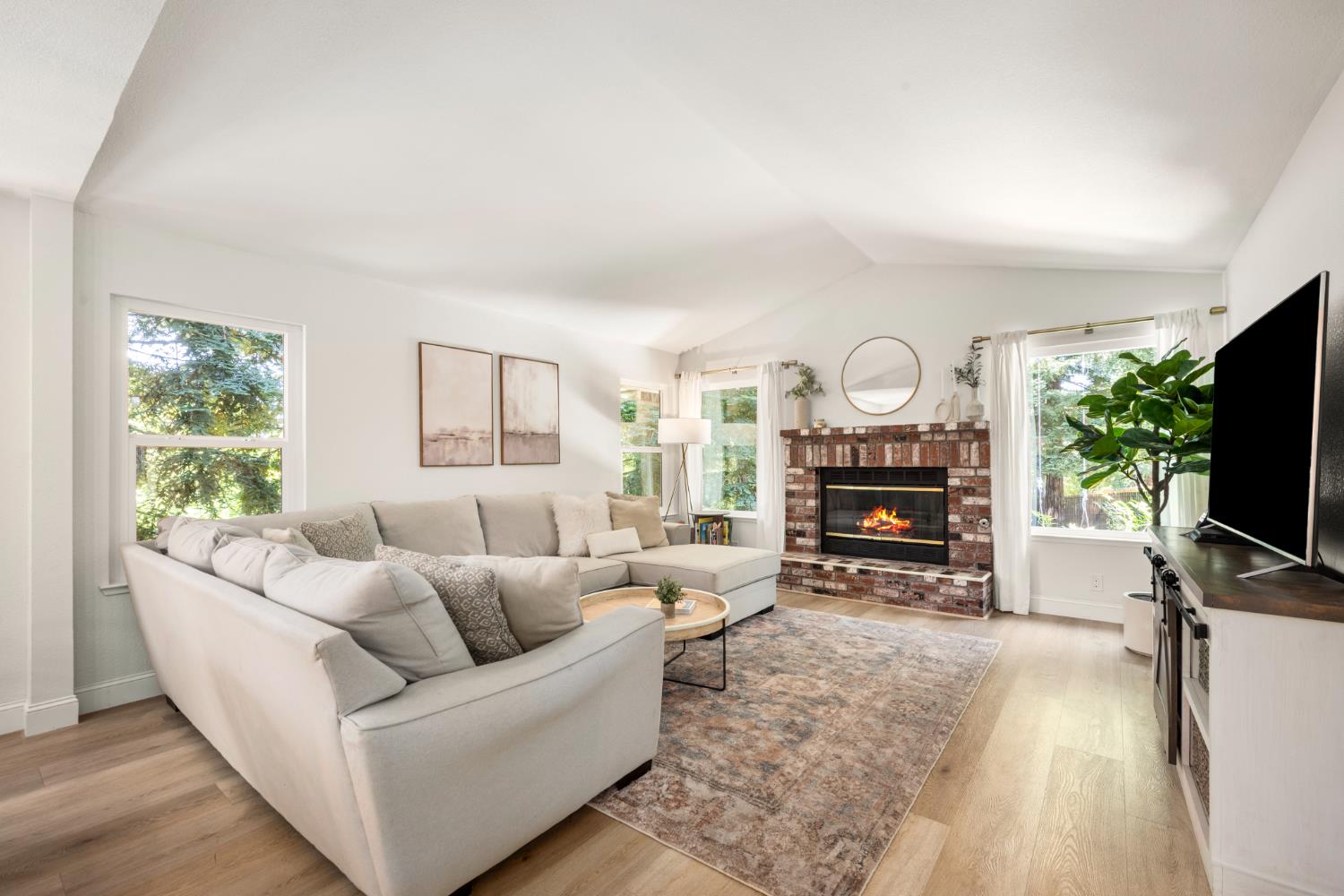 512 Santa Cruz Court