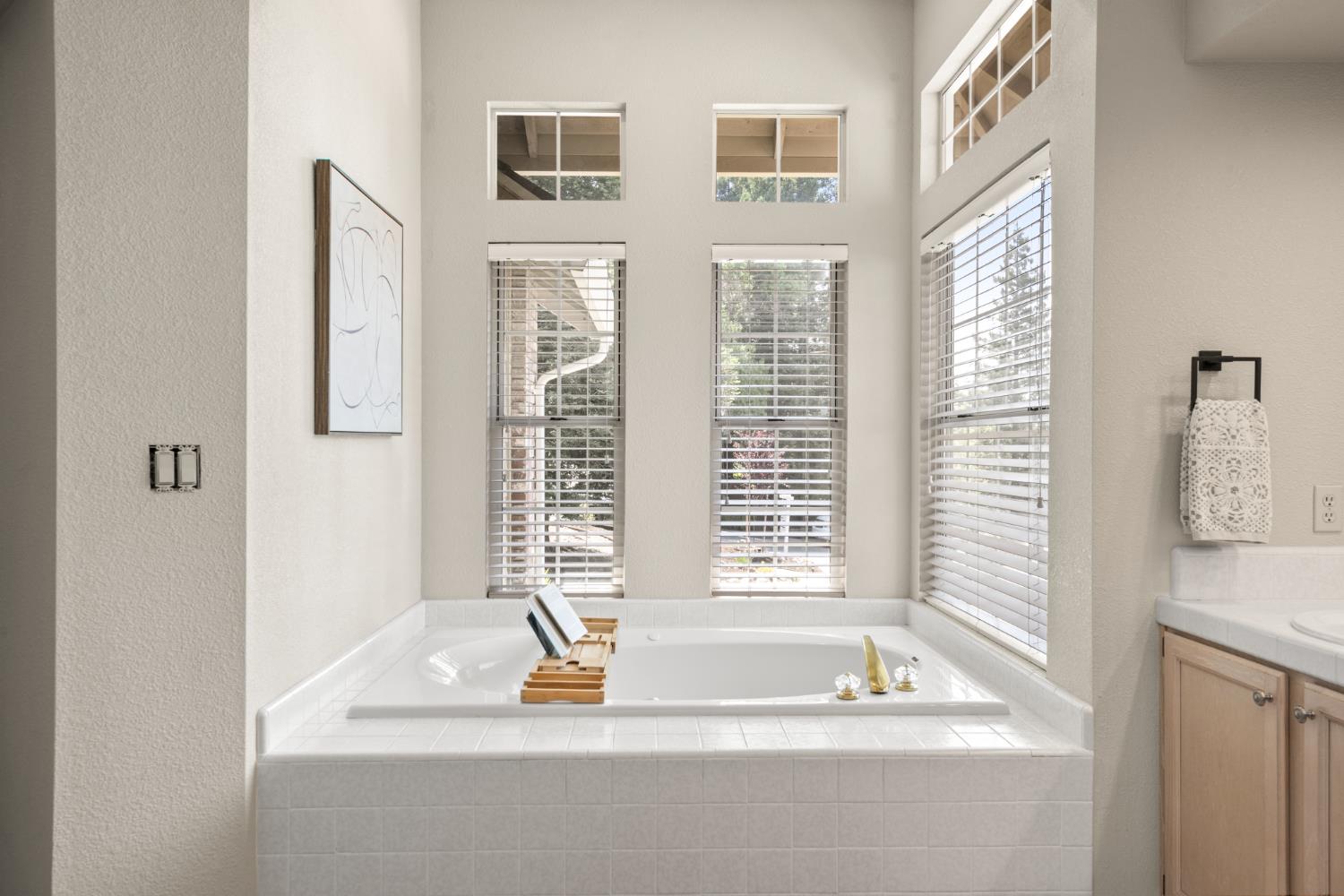 512 Santa Cruz Court