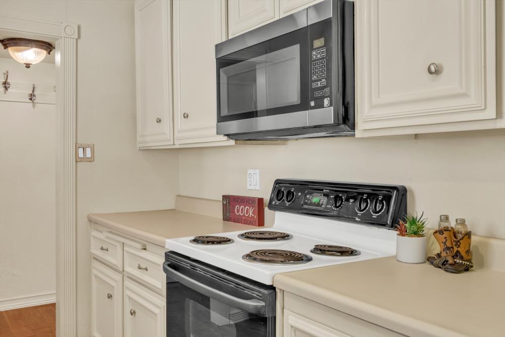 7494 Meadowlark Lane