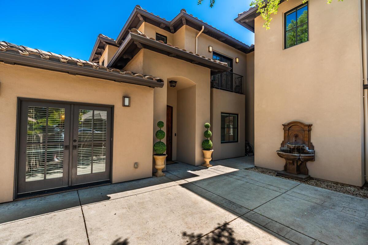 6921 Fallsbrook Court