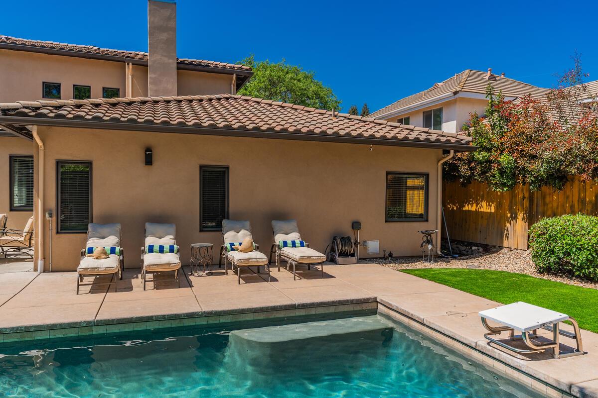 6921 Fallsbrook Court