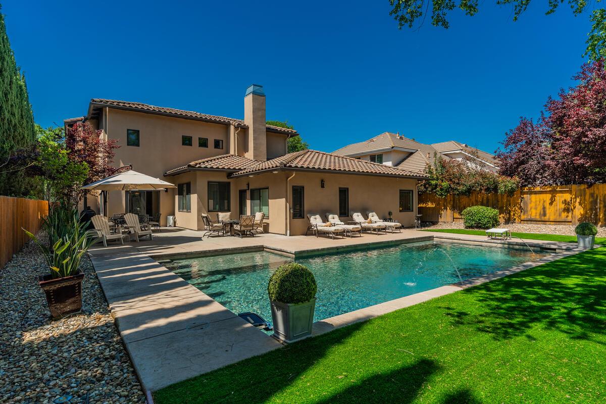 6921 Fallsbrook Court