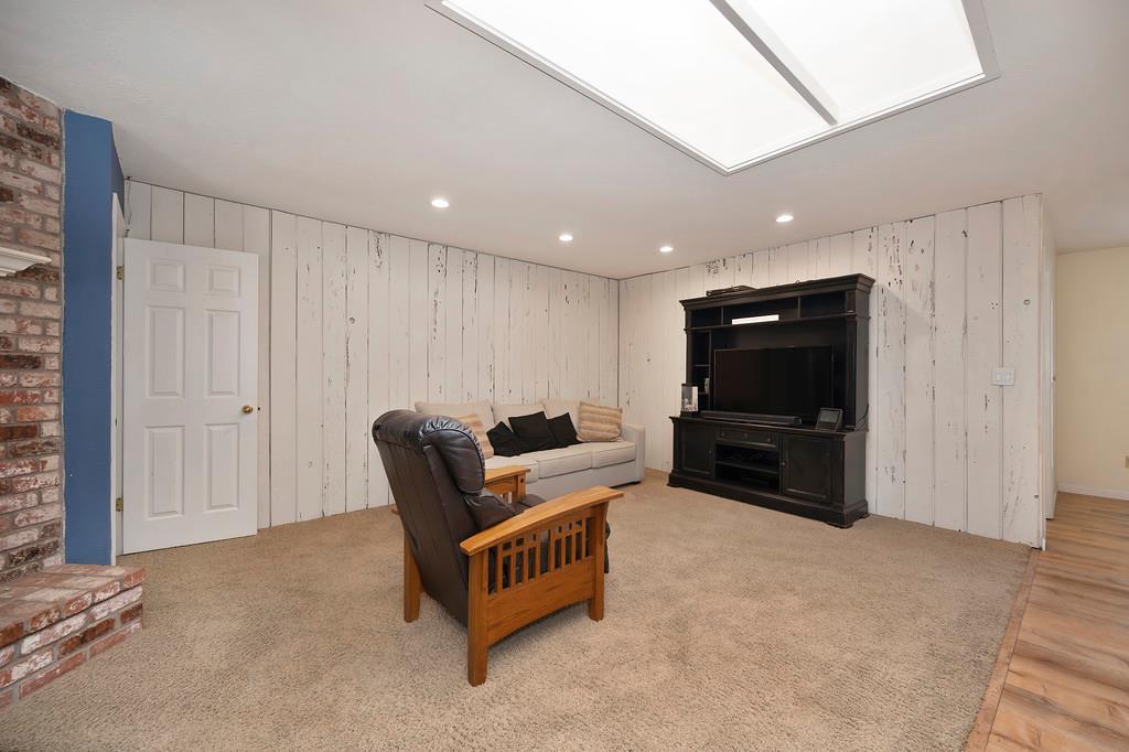 6222 Lou Court