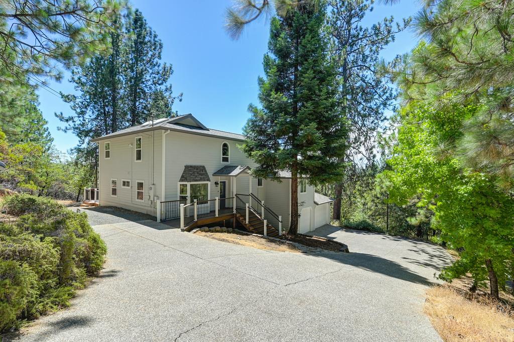 960 Cedar Pines Lane