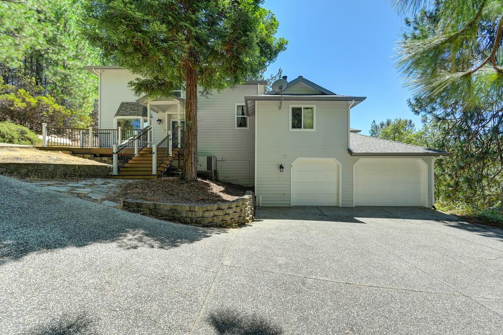 960 Cedar Pines Lane
