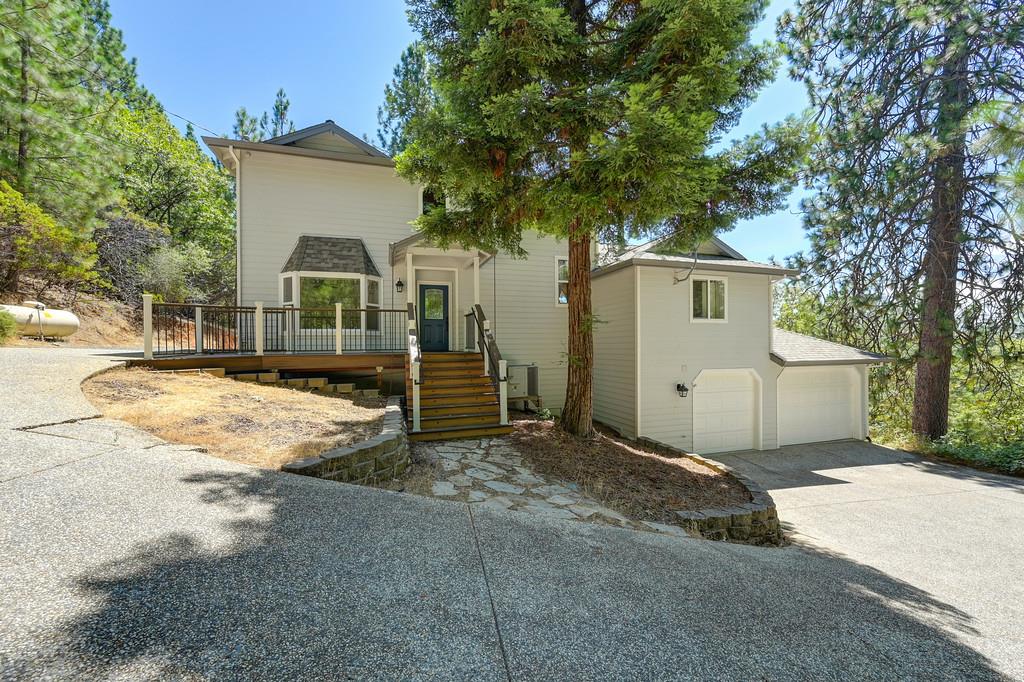 960 Cedar Pines Lane