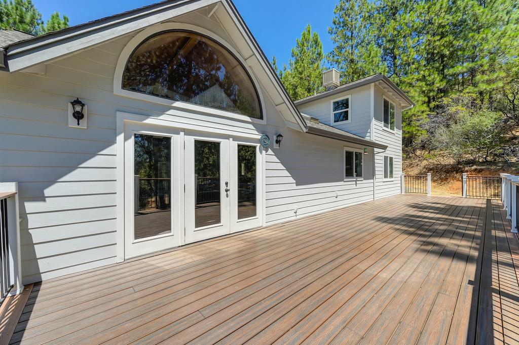 960 Cedar Pines Lane