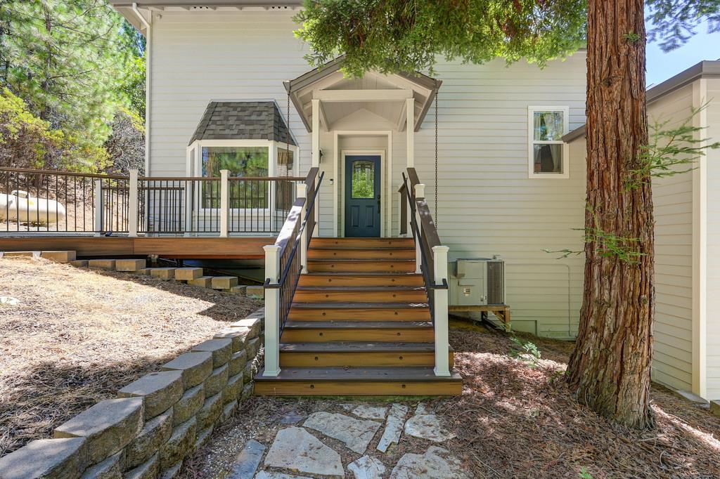 960 Cedar Pines Lane