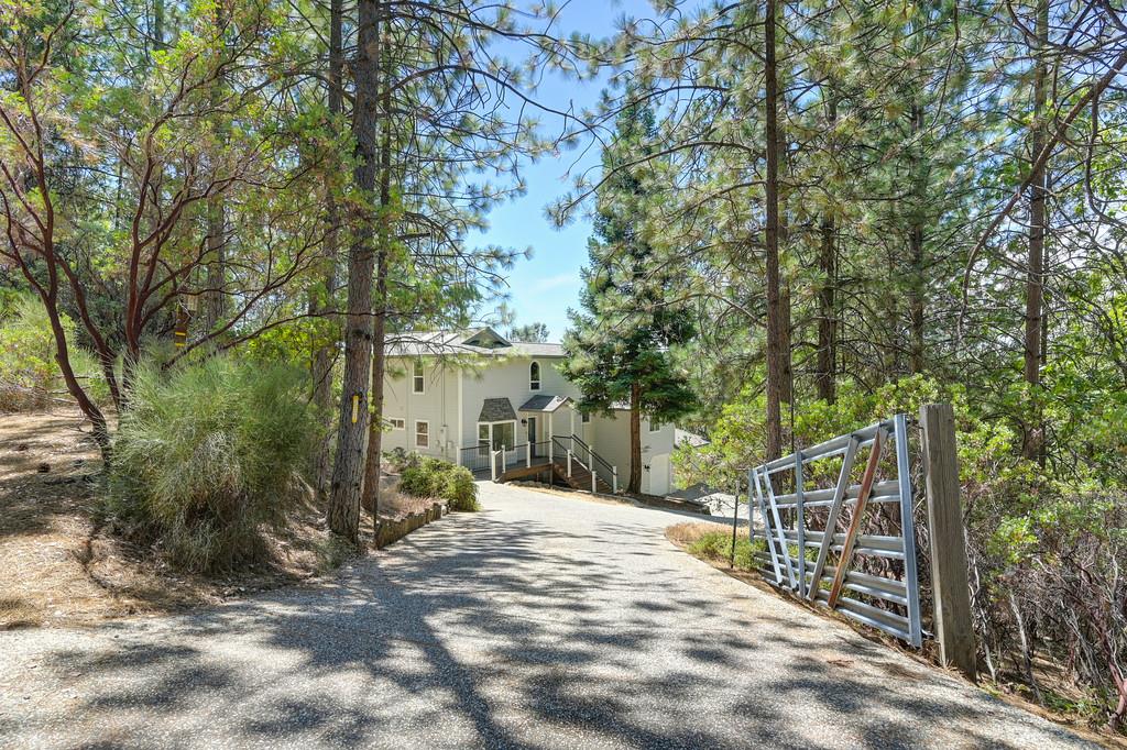 960 Cedar Pines Lane