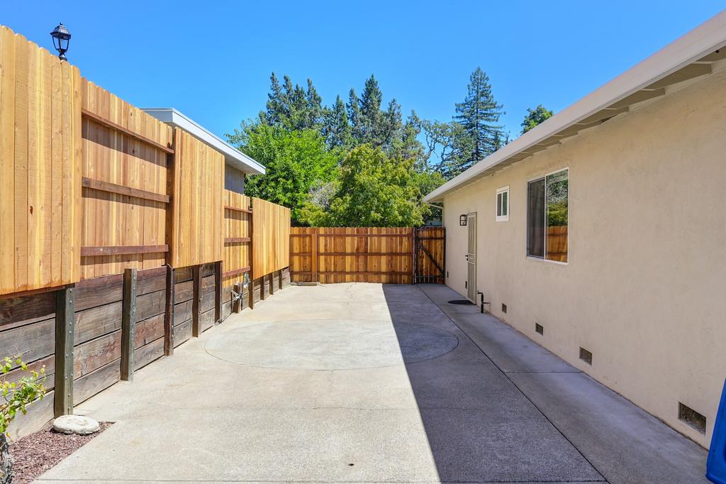 5741 Longwood Way