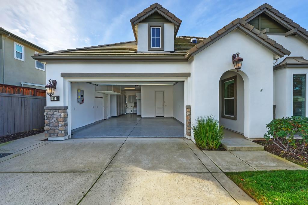 5855 Tree Swallow Circle