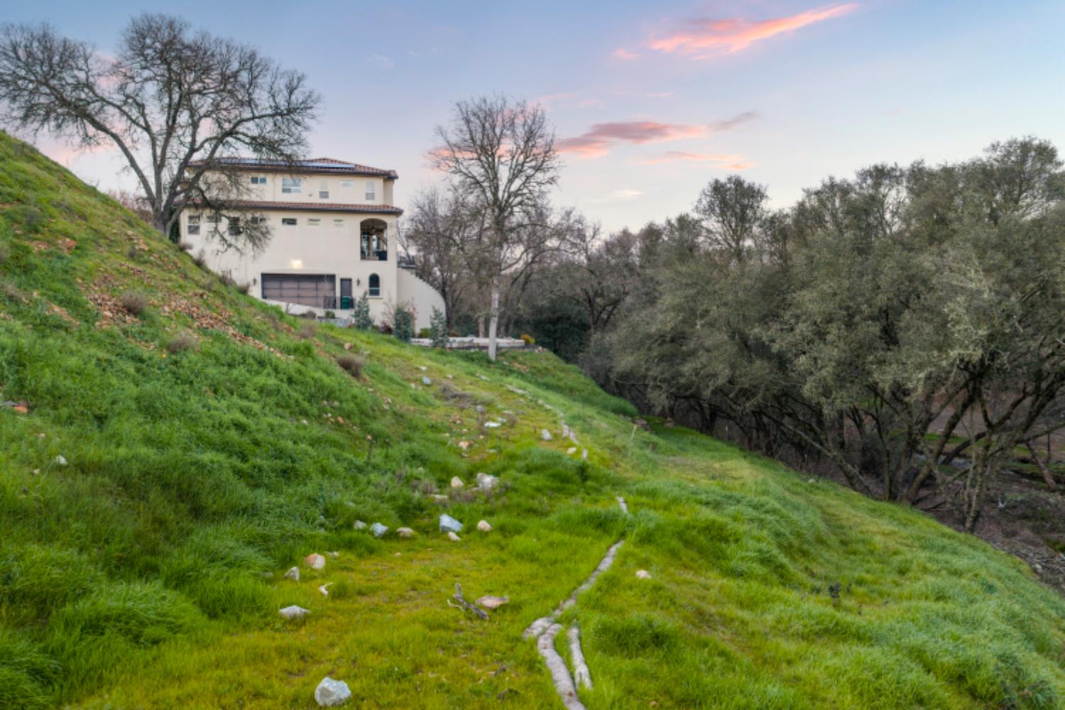 1201 Lomond Drive