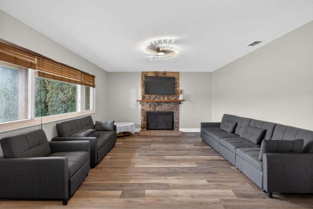 10185 Countryside Way