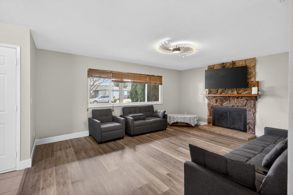 10185 Countryside Way