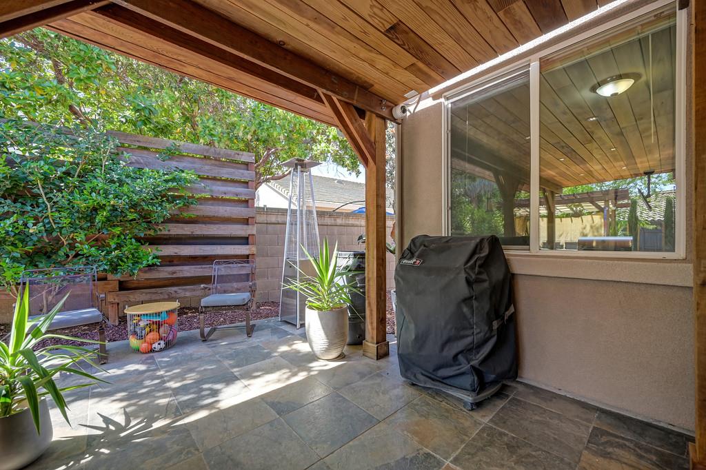 17 Kings Beach Place