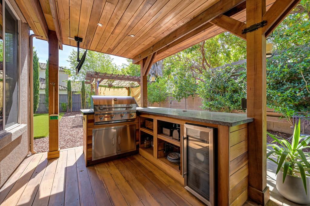 17 Kings Beach Place