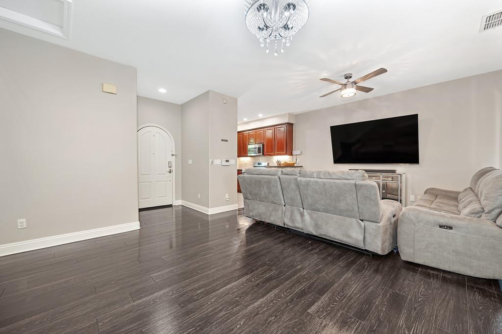 17 Kings Beach Place