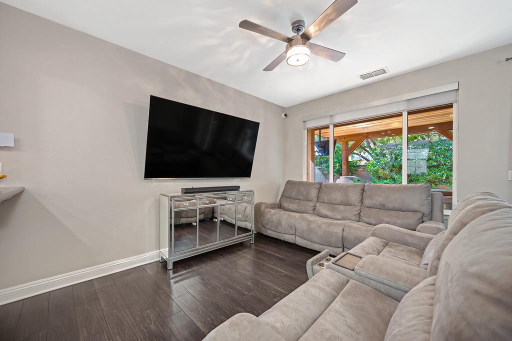17 Kings Beach Place
