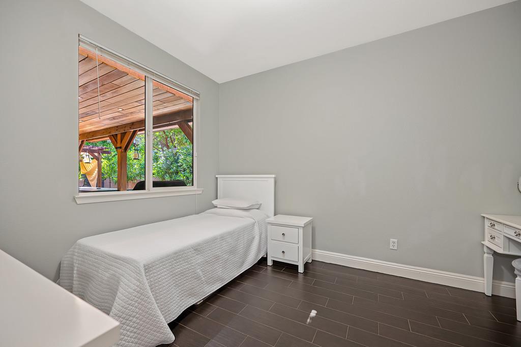 17 Kings Beach Place