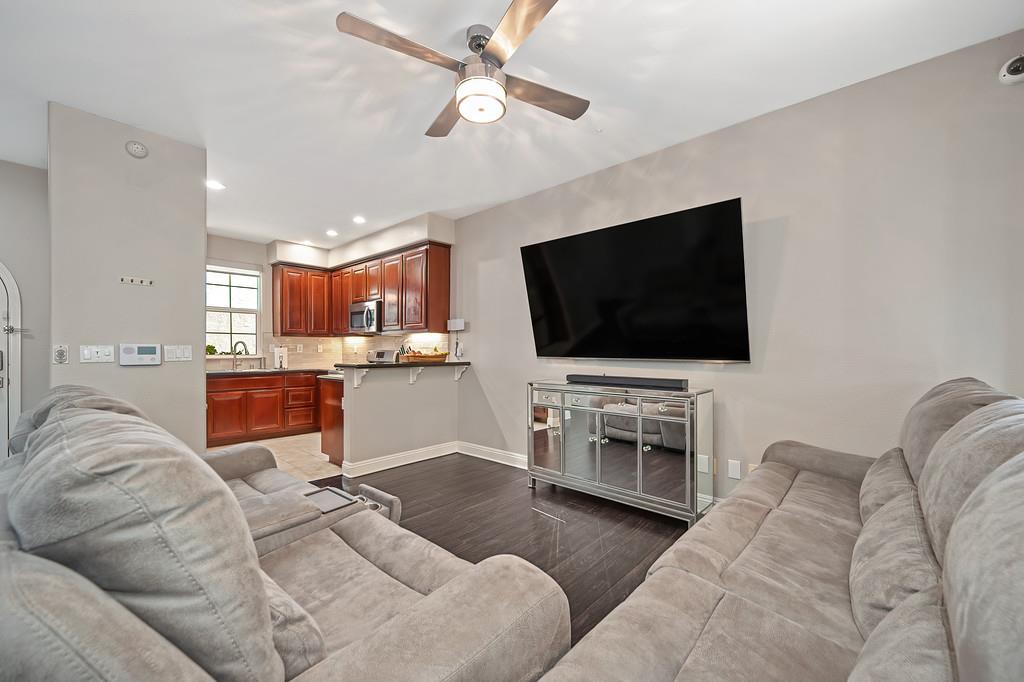 17 Kings Beach Place
