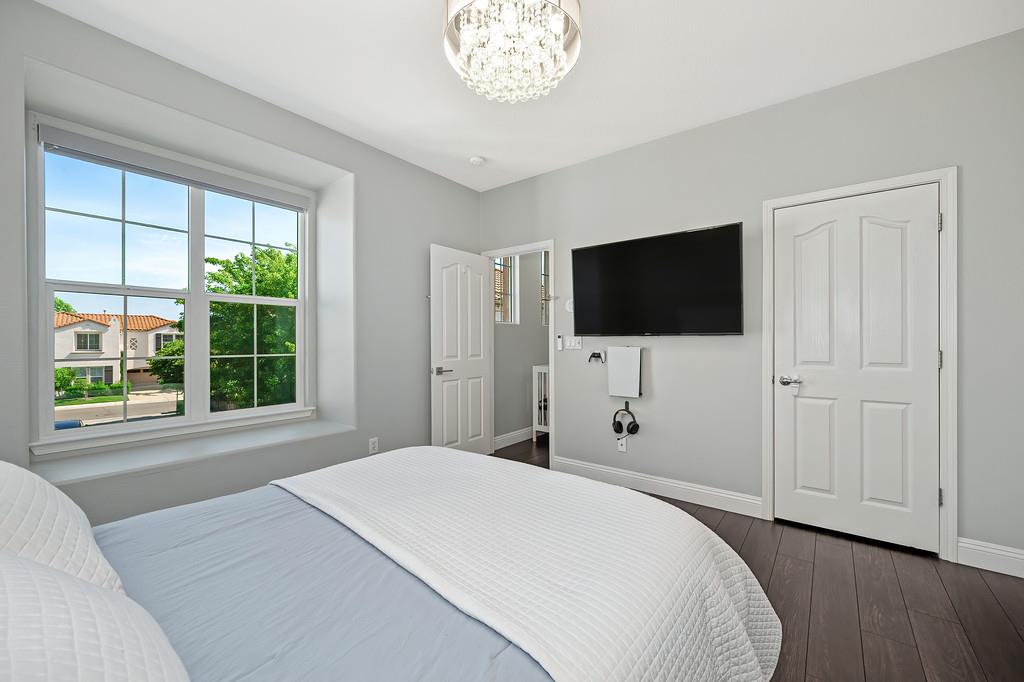 17 Kings Beach Place