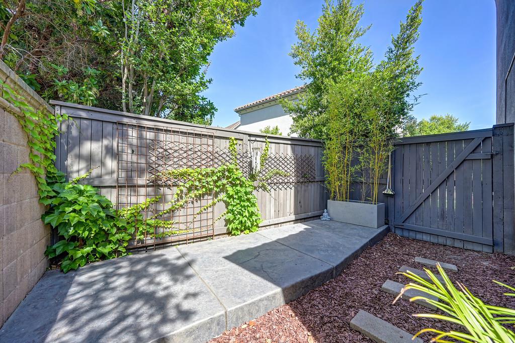 17 Kings Beach Place