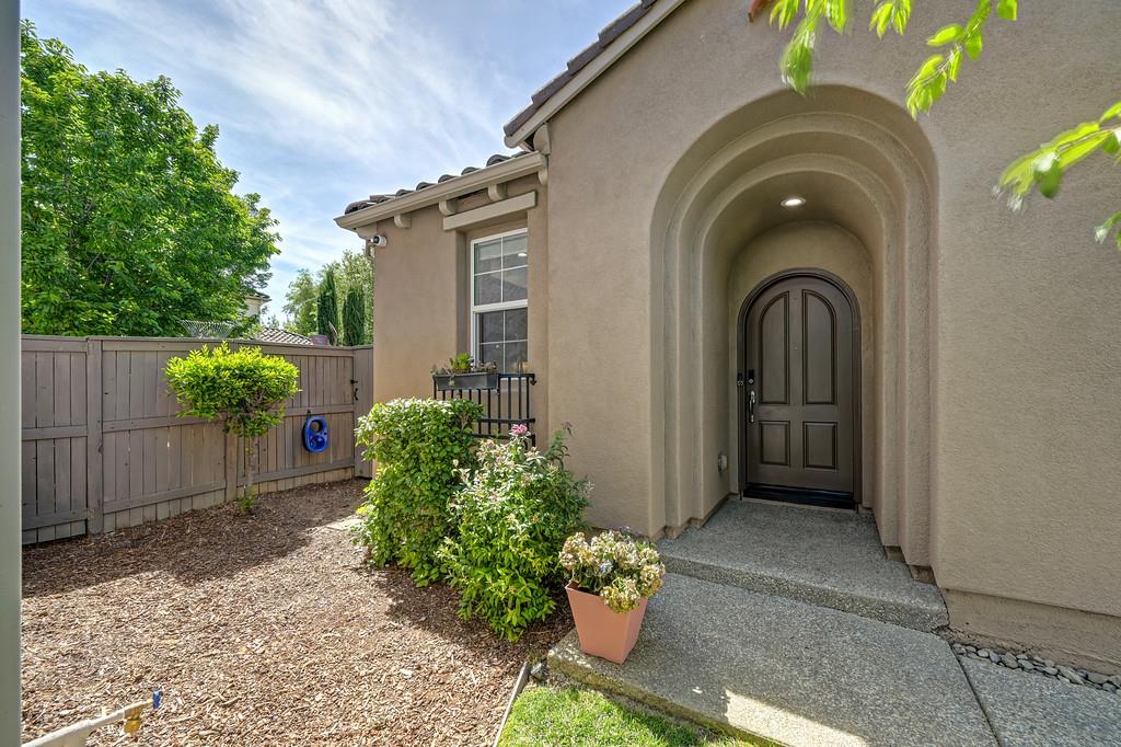 17 Kings Beach Place