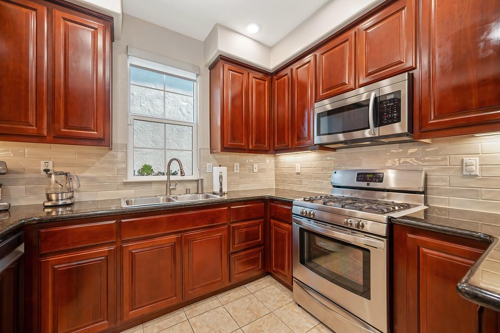17 Kings Beach Place