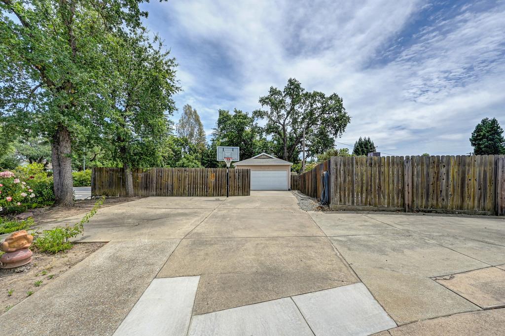8311 Oakwood Hills Circle