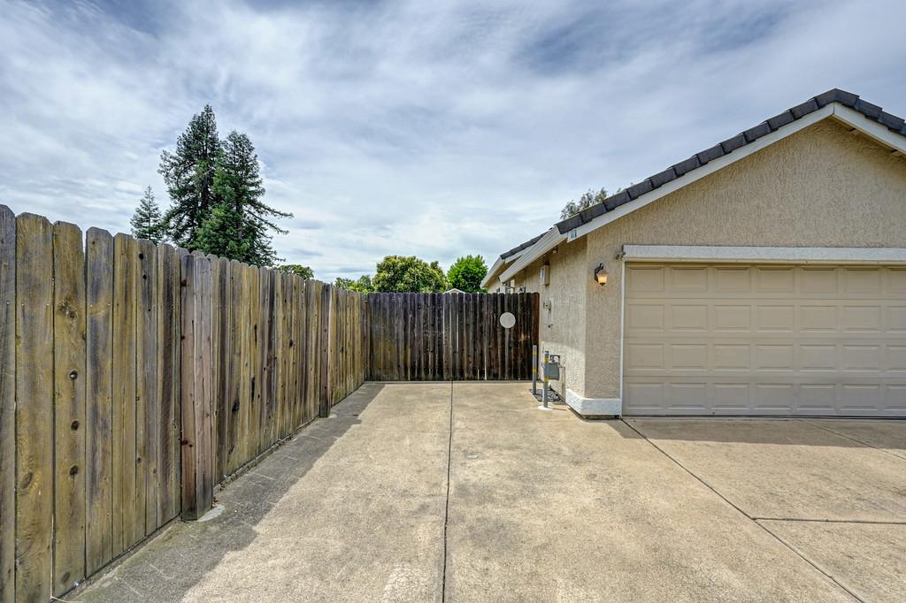 8311 Oakwood Hills Circle