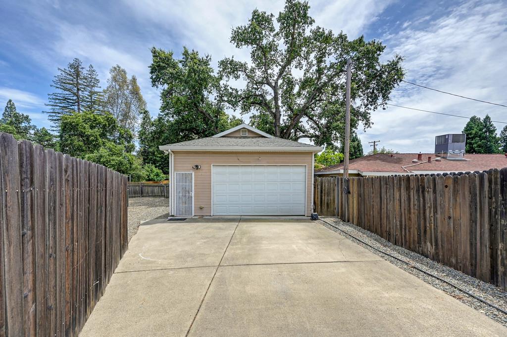 8311 Oakwood Hills Circle