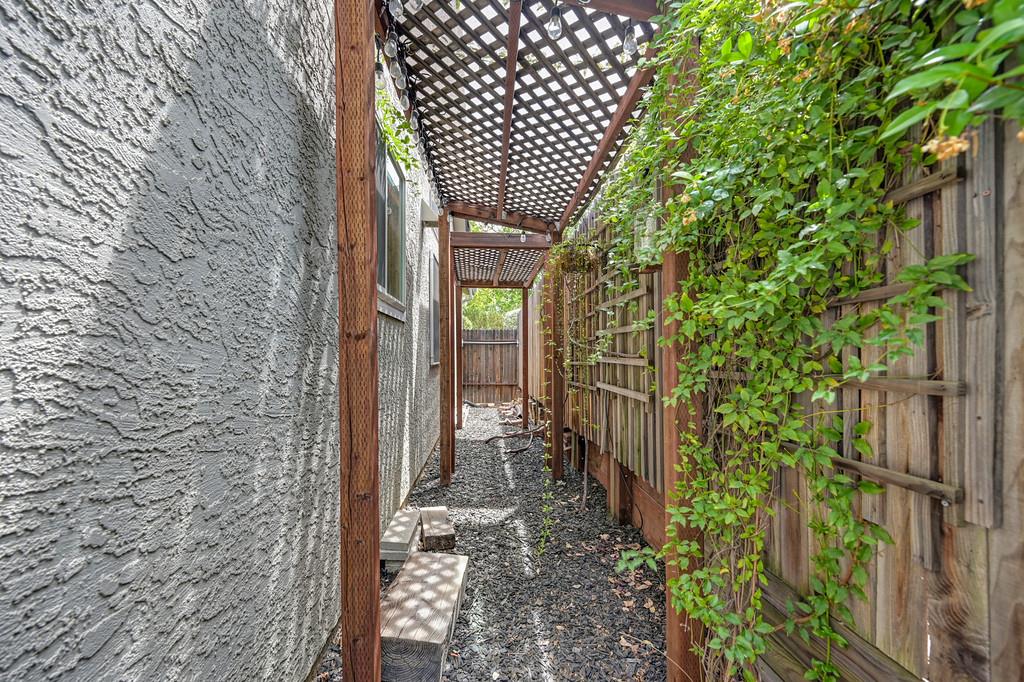 1035 Shenencock Way
