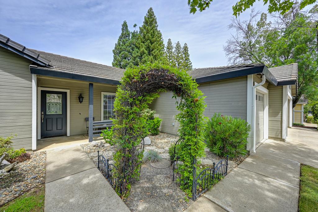 1035 Shenencock Way