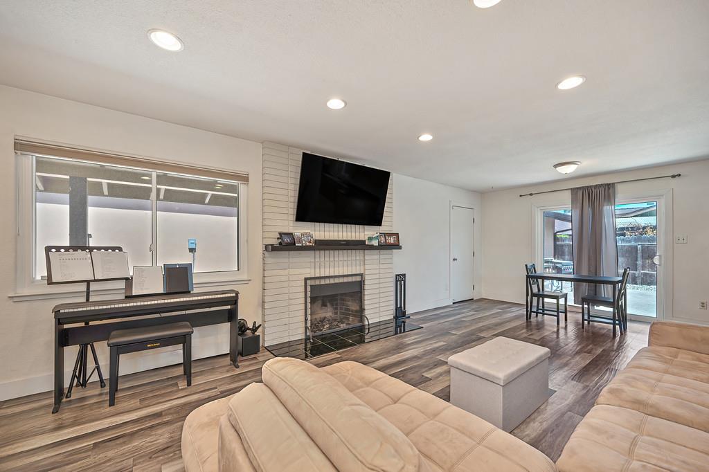 5924 Deary Way