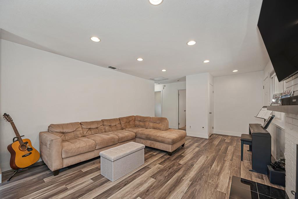 5924 Deary Way