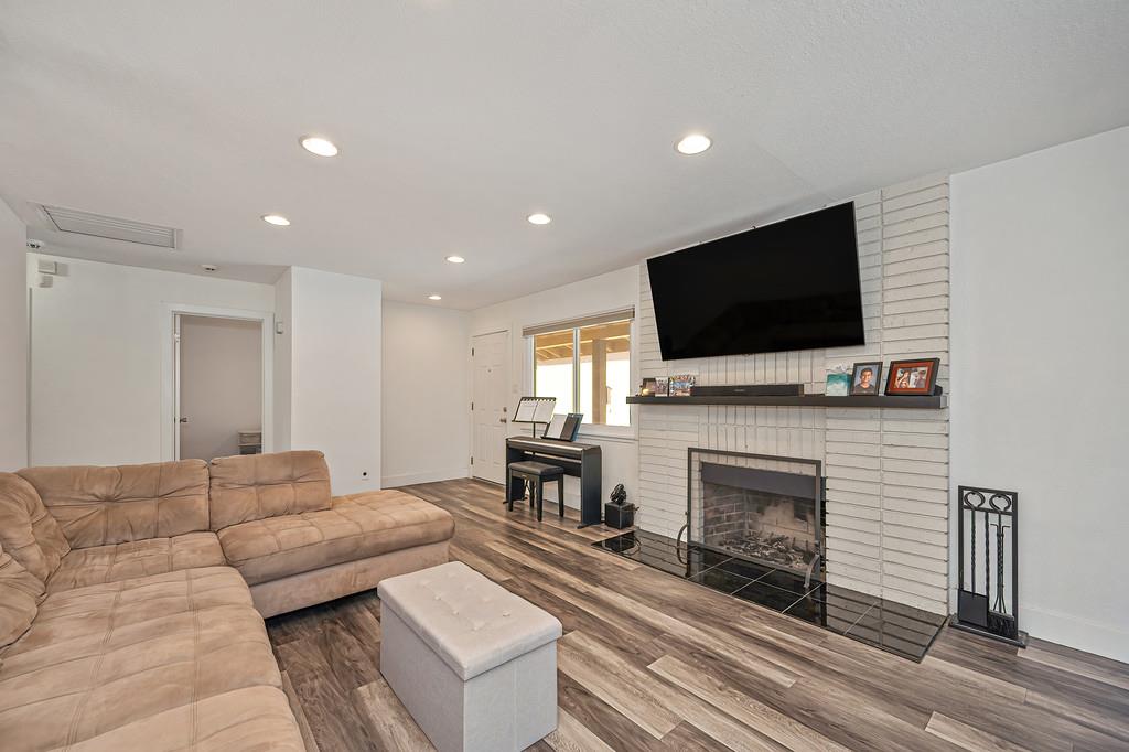 5924 Deary Way